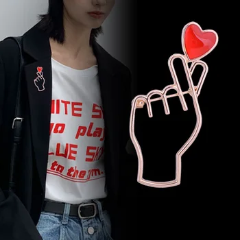 Korea Fashion Südame Käega Žesti Pin Sõrme Punane Armastuse Südame Kuju Emailiga Sõrmed Metallist Sõle Rinnamikrofon Pin Badge Ehted Tarvikud 8